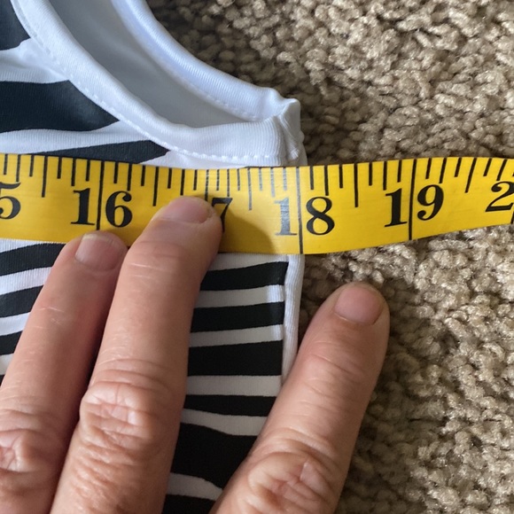 N Vo By Lanctot Size small black and white tennis top - Picture 7 of 9